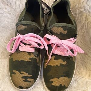 Zone Pro Camouflage Sneakers with Pink Laces